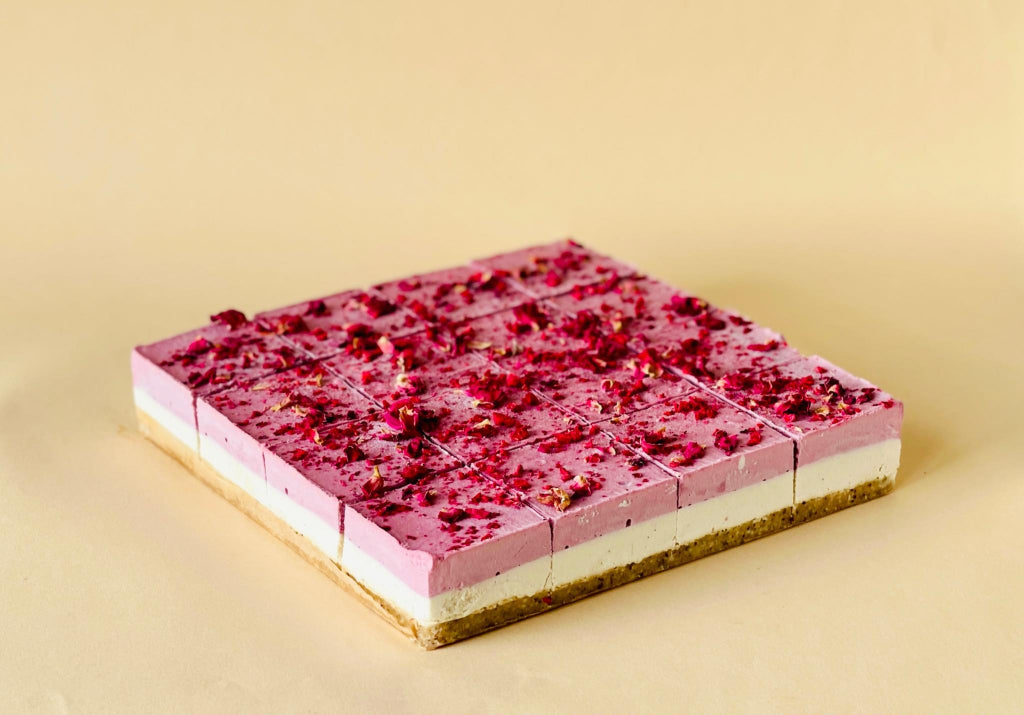 vegane himbeer vanille torte mit weißer schokolade