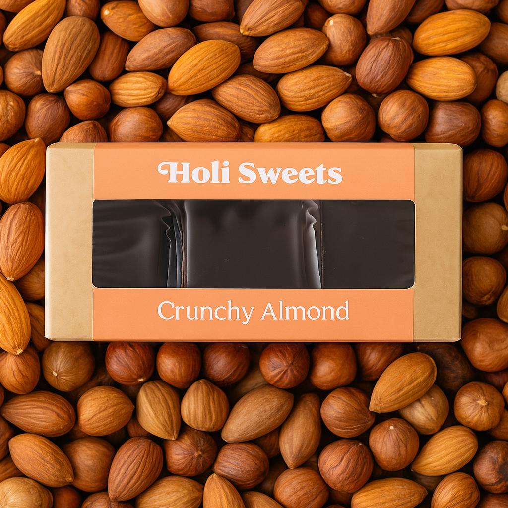 Vegane Schokoladenbox Holi Sweets Crunchy Almond mit Mandeln und Haselnüssen.